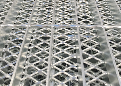 expanded mesh steel grating for agricultural fencing