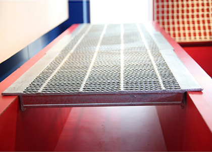 narrow pitch grating for drainage systems